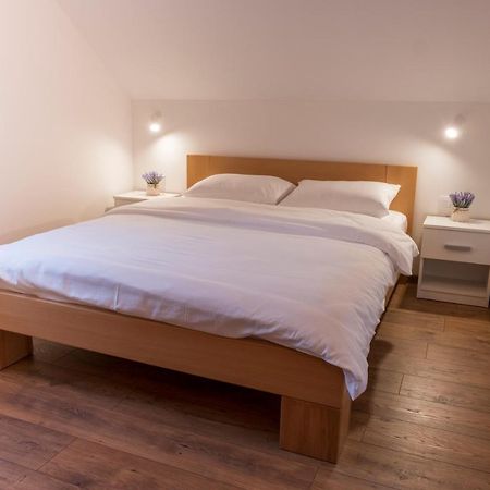 Petlov Salas Rooms Нови Сад Екстериор снимка
